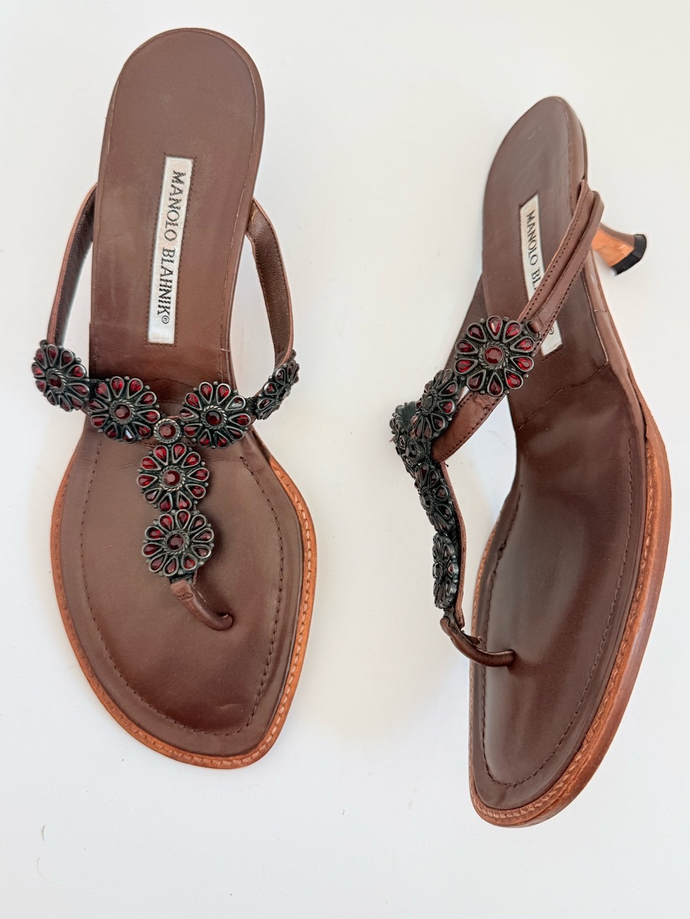 Manolo Blahnik Brown Leather Red Jeweled Floral Thong Kitten Heel Sandals 41